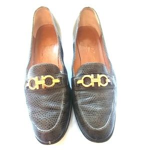 Ferragamo classic alligator grain leather pumps